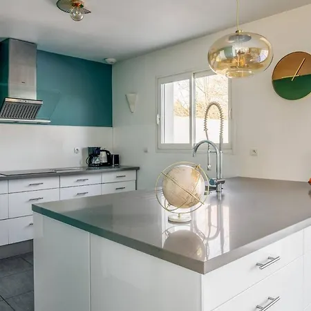 Casa de Férias Maison Familiale Au Calme Avec Piscine Securisee