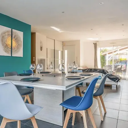 Casa de Férias Maison Familiale Au Calme Avec Piscine Securisee